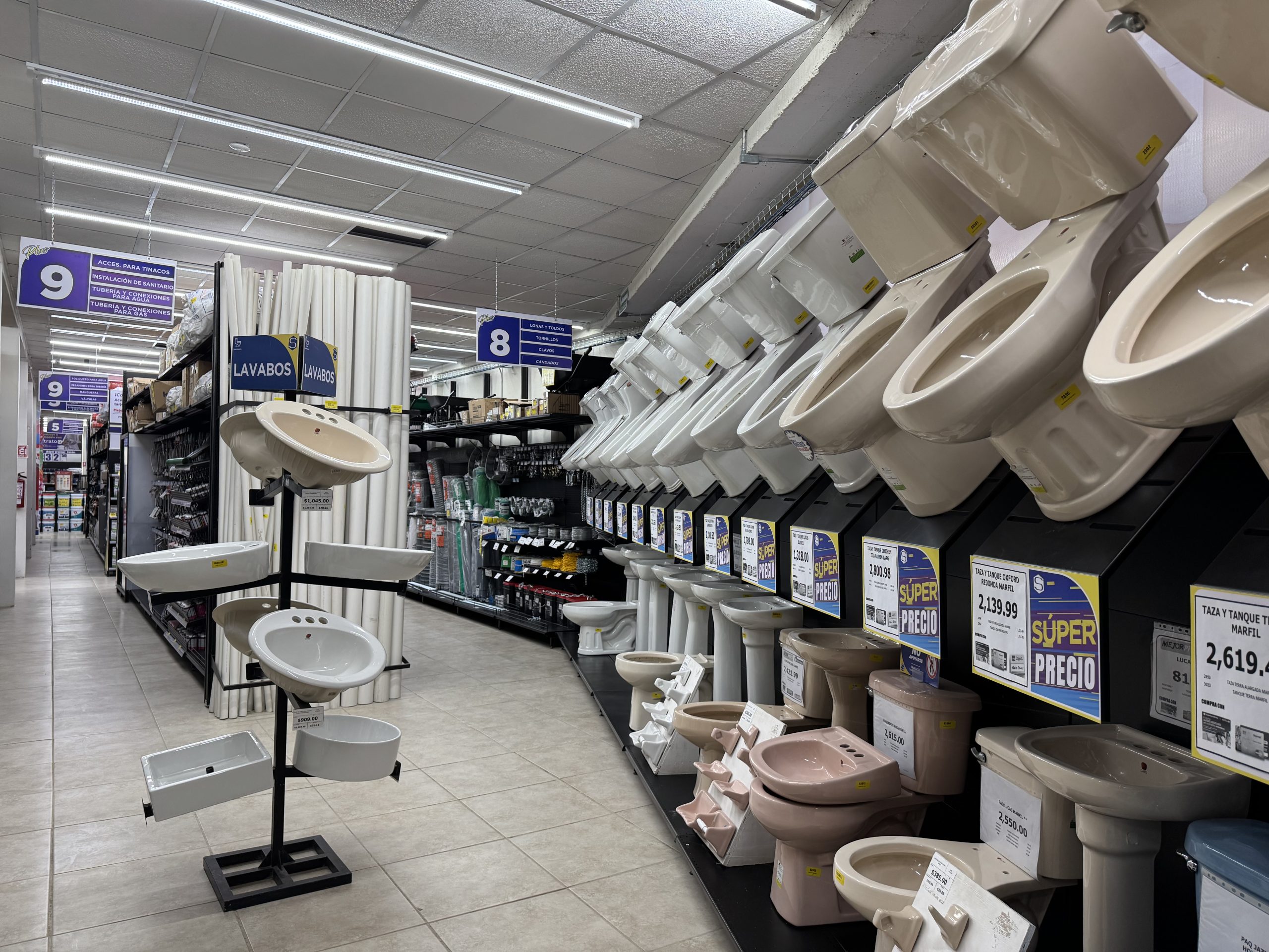 Organización de herramientas y accesorios para ferretería